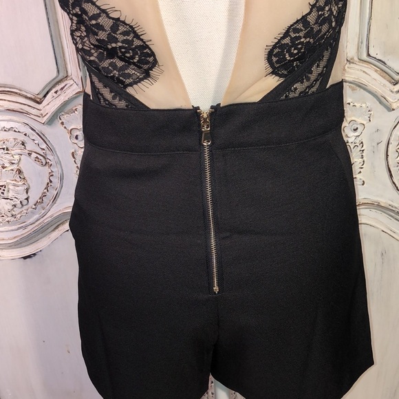 San Joy NWT Black and Cream Lace and Sheer With Cut Out Romper Size Small - Picture 10 of 13